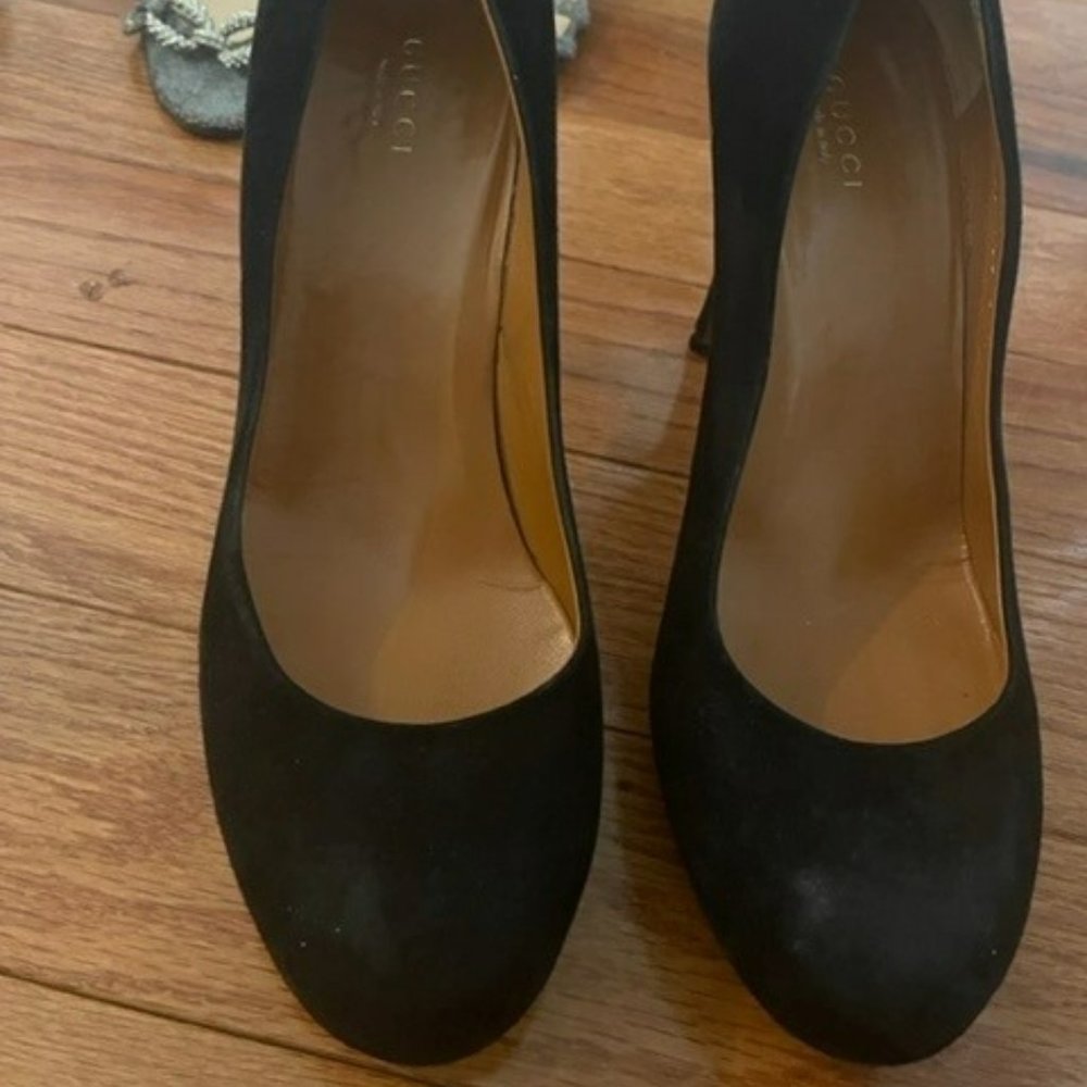 Gucci Class Black Pumps